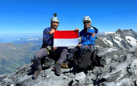Pendaki Indonesia Sukses Kibarkan Merah Putih di Gunung Eiger, Keren! Gunung Eiger