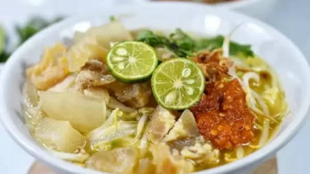 Surga Kuliner Malam Bandung, dari Mie Kocok Legendaris hingga Ramen Jepang Otentik Kuliner khas Sukabumi yang wajib dicoba.